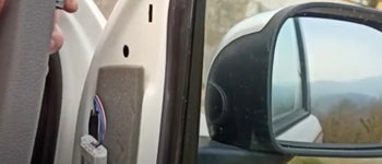 Quanto costa sostituire uno specchietto retrovisore completo?