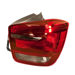 Fanale posteriore destro senza porta lampada rosso, compatibile con BMW 1 SERIE dal 02/2011 al 12/2014